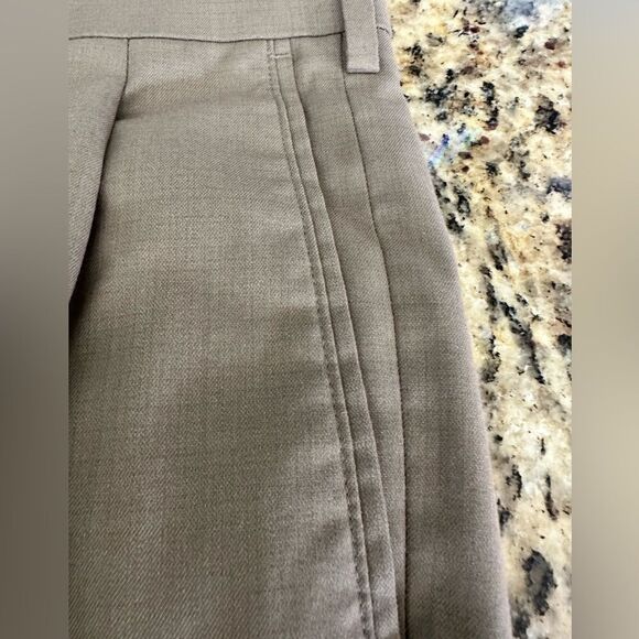 EUC Roundtree & Yorke Men’s TravelSmart Dress Pants - Size 38x29 - Picture 6 of 7